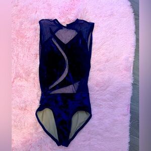 Blue velvet Leo
Womans AXS
Fit like a girls CXL